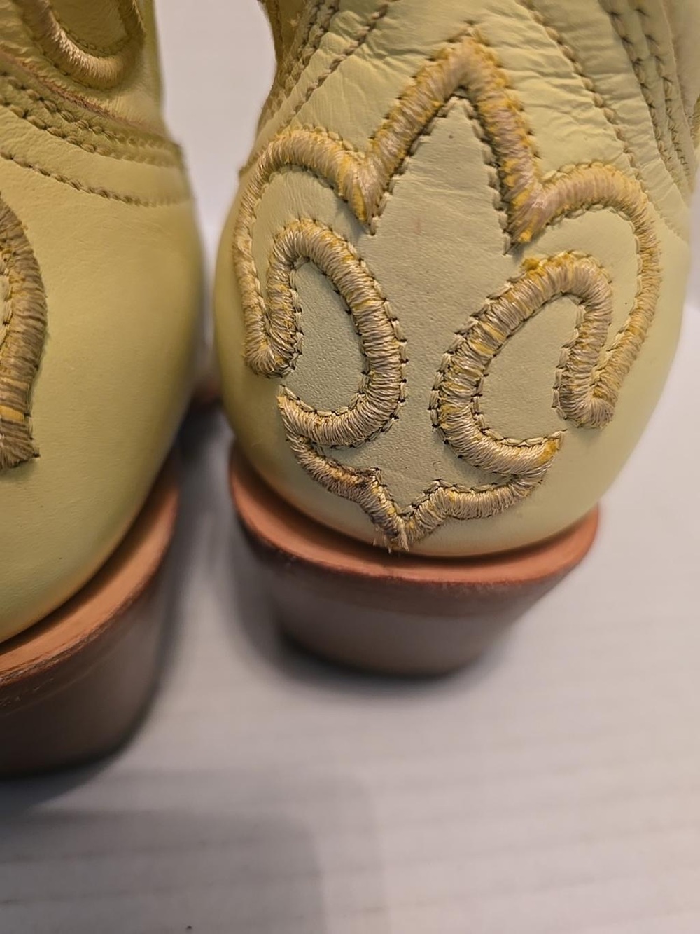 Size 8 Corral Yellow Embroidery Western Cowboy Boots Z5118 - Picture 6 of 6